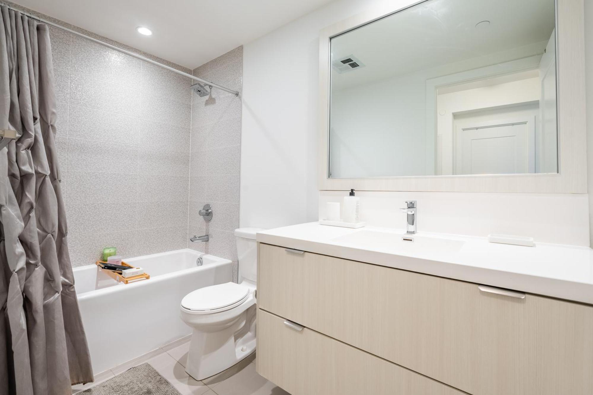 Spacious Corner Apartment Downtown Toronto Ngoại thất bức ảnh