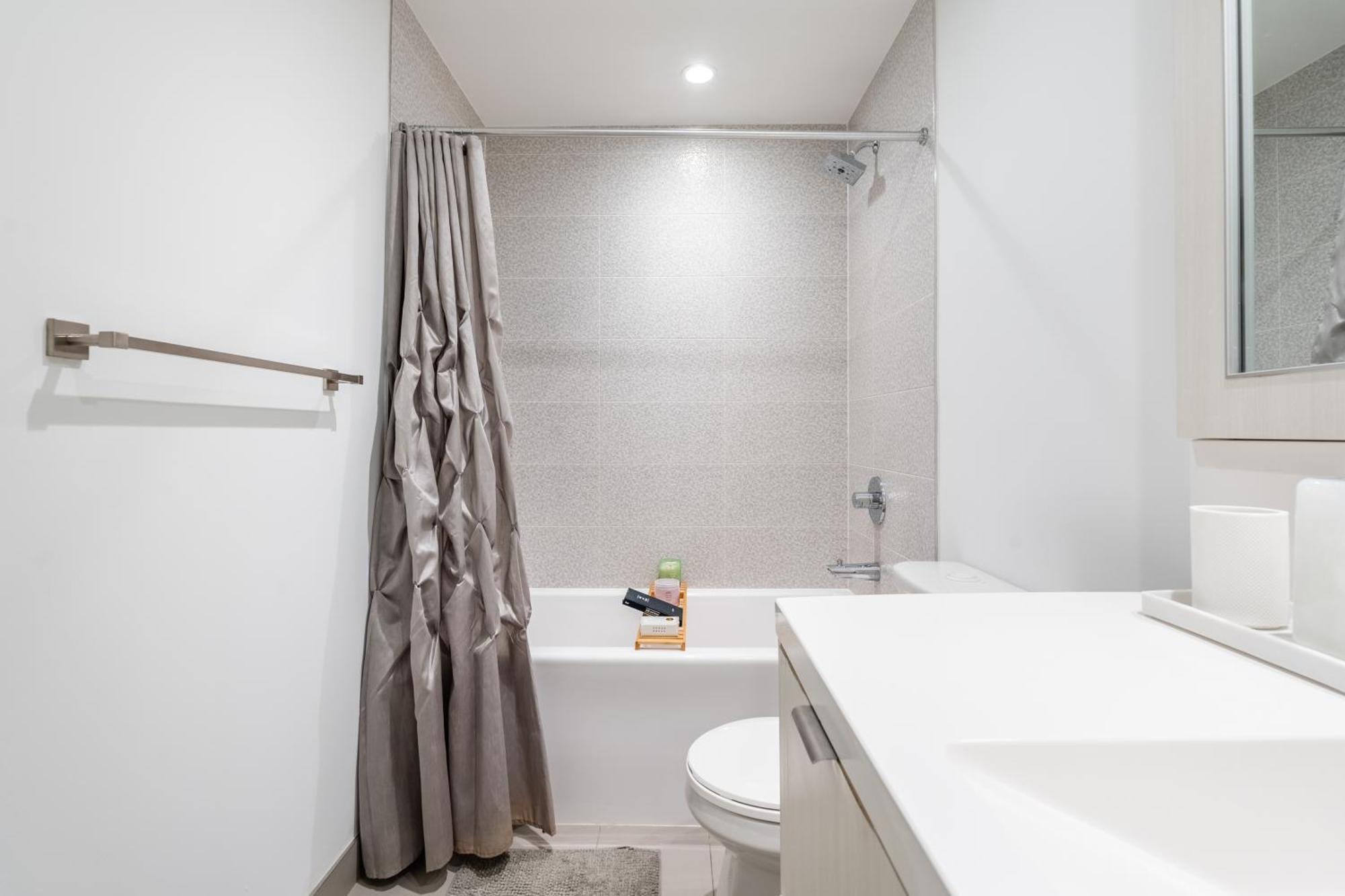 Spacious Corner Apartment Downtown Toronto Ngoại thất bức ảnh