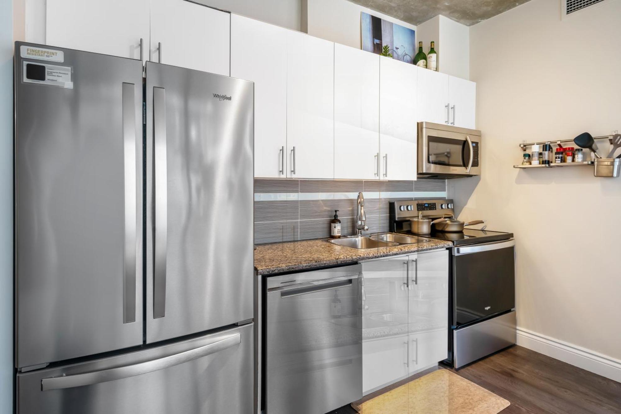 Spacious Corner Apartment Downtown Toronto Ngoại thất bức ảnh